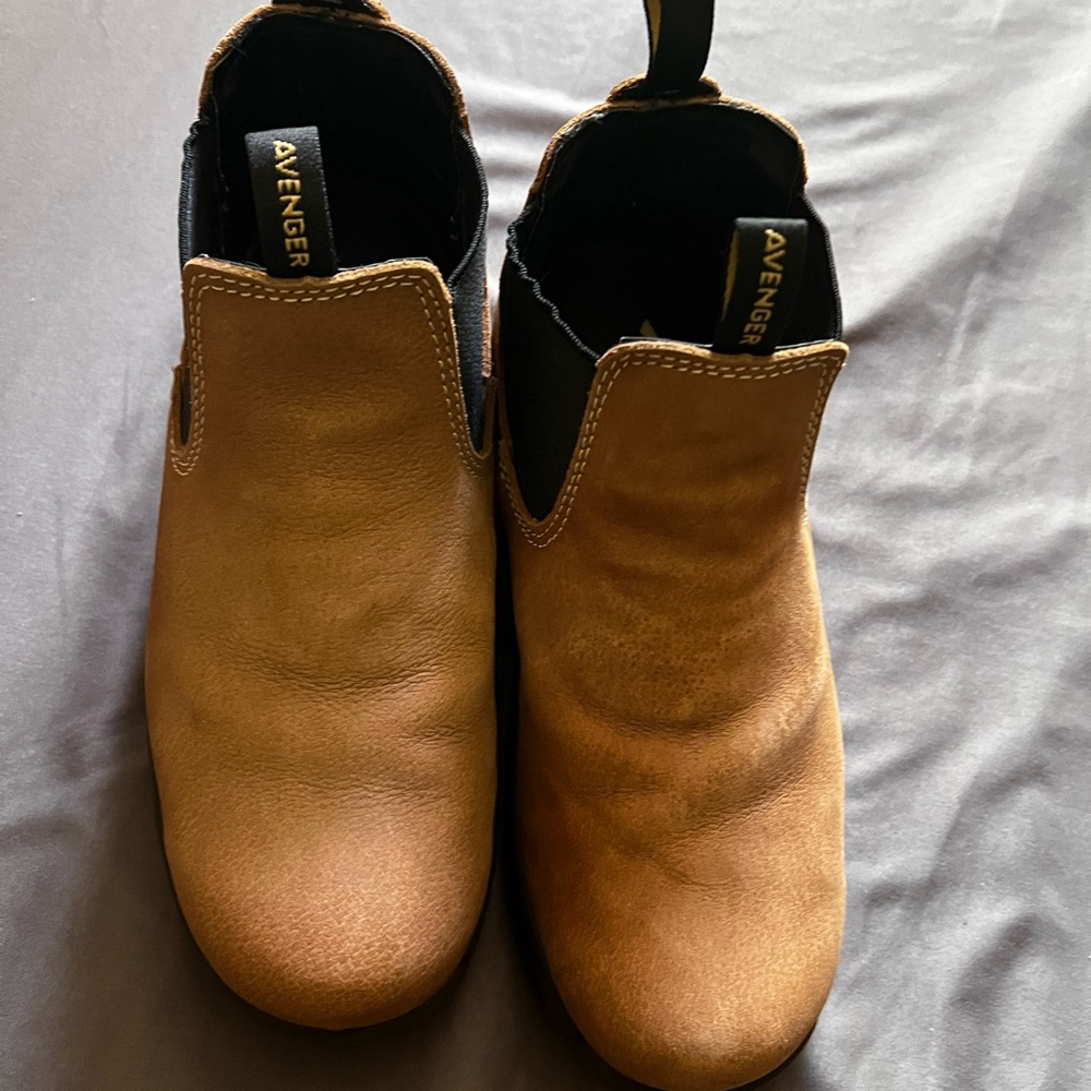 8.5 women Avengers safety toe boots , like new